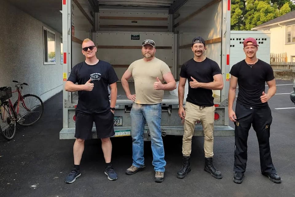 TruckNaGuy team at work